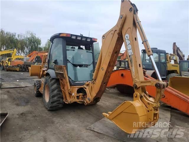 CASE 580M 滑移装载机