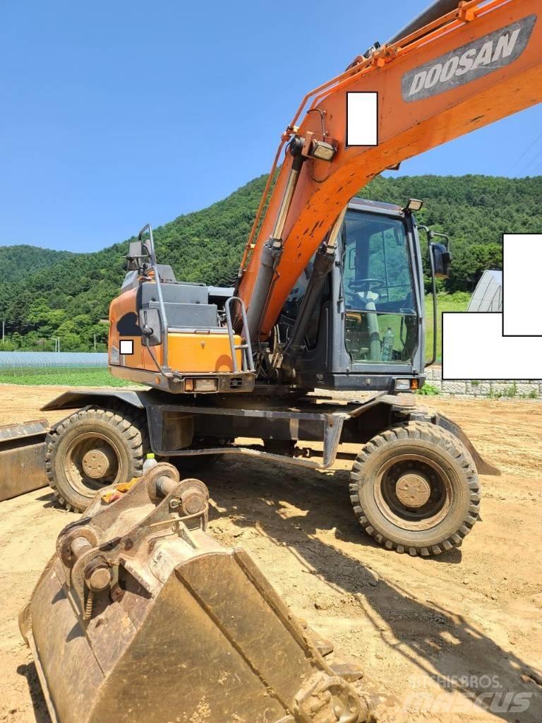Doosan DX 140 W 轮式挖掘机