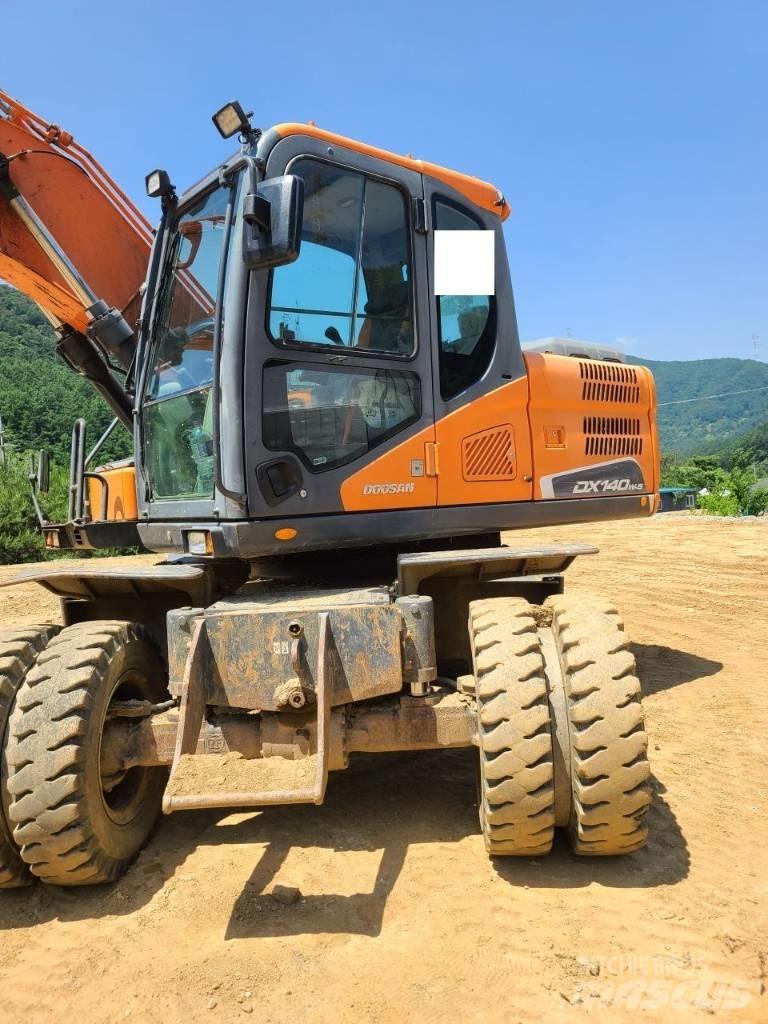 Doosan DX 140 W 轮式挖掘机