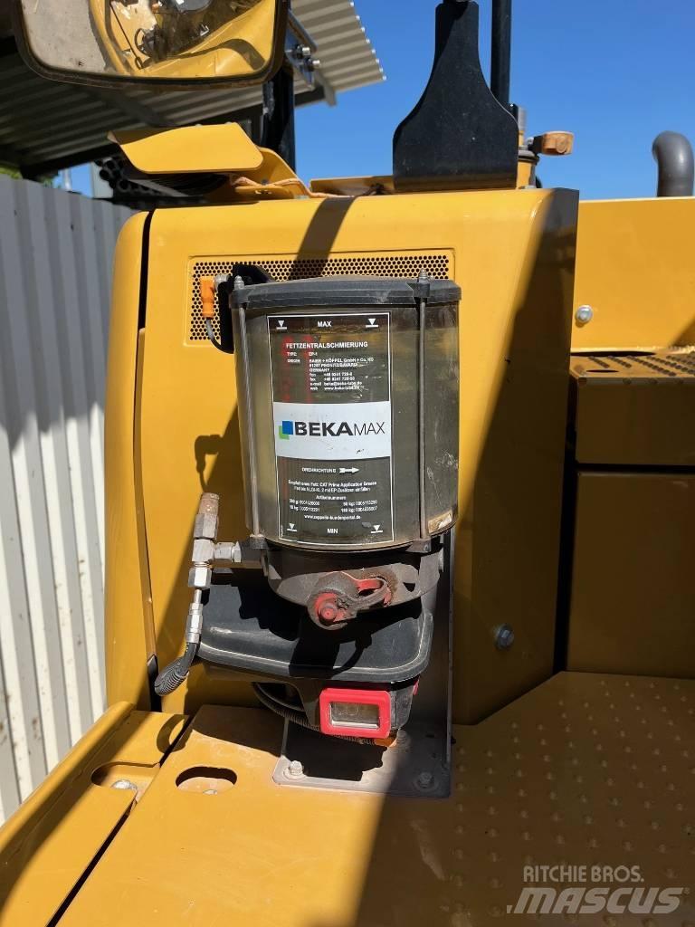 CAT 325 履带挖掘机