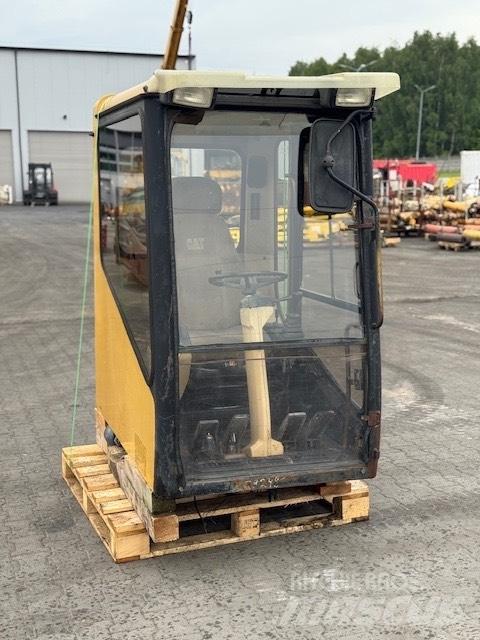 CAT M 320 USED CAB 驾驶室与内部