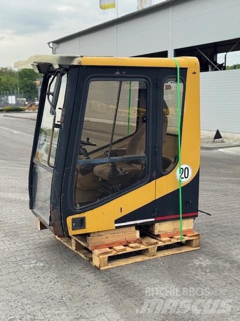 CAT M 320 USED CAB 驾驶室与内部