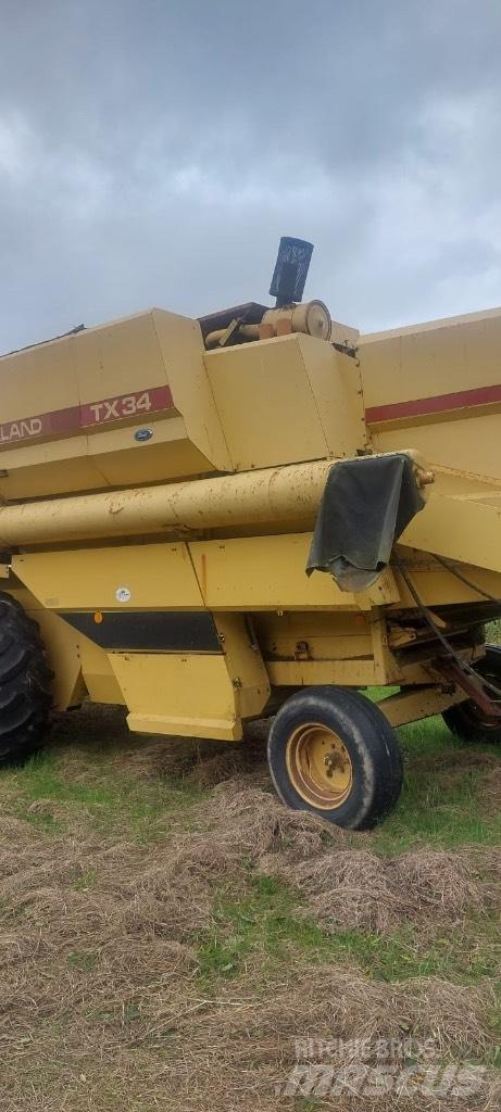 New Holland TX 34 联合收割机