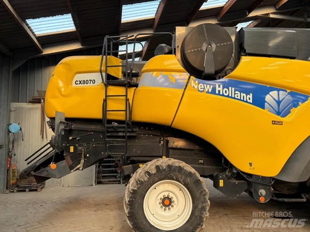 New Holland CX8070 联合收割机
