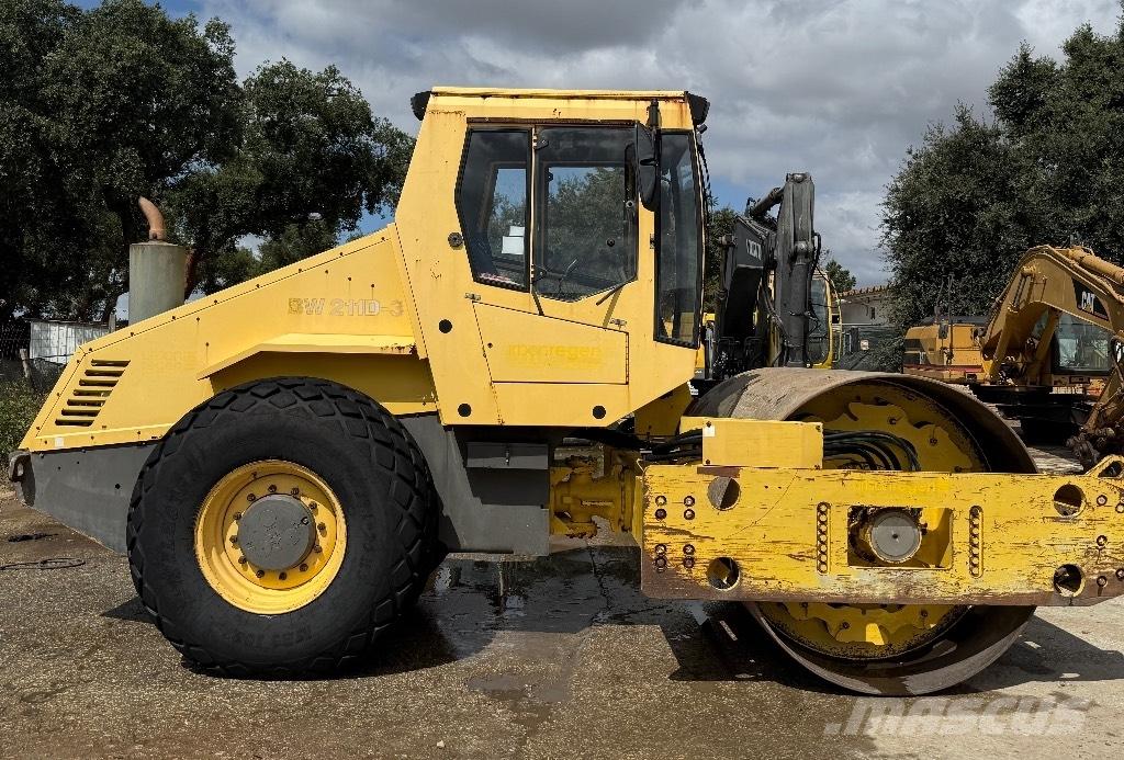 Bomag BW 211 D-3 双轮压路机
