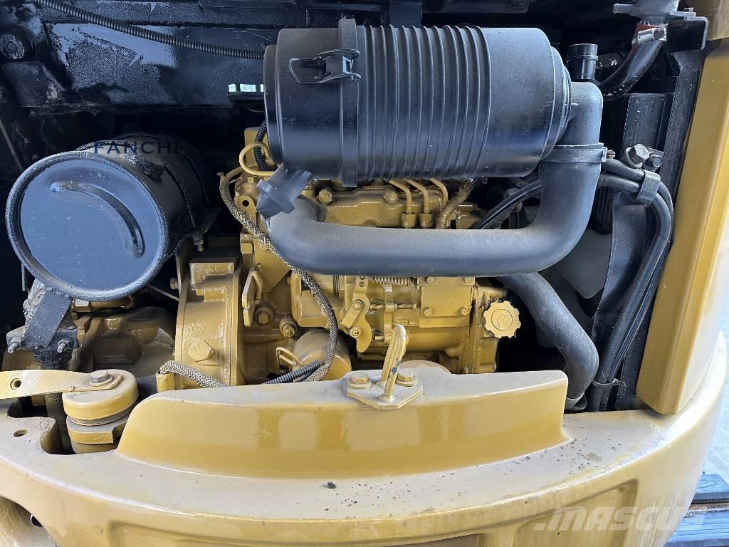 CAT 303 CR 小型挖掘机