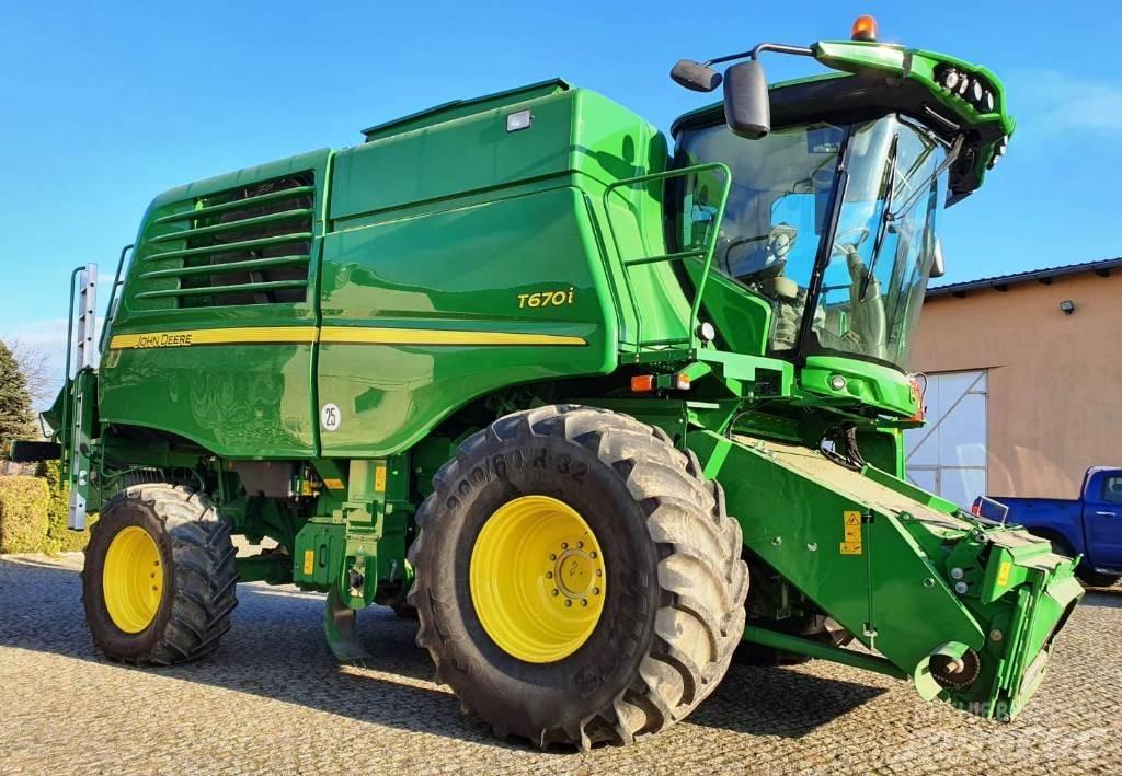 John Deere T670 联合收割机