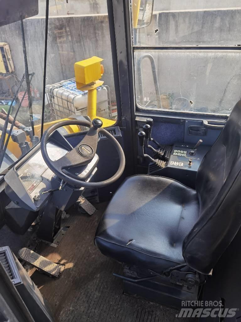 Komatsu WA 470 轮式装载机