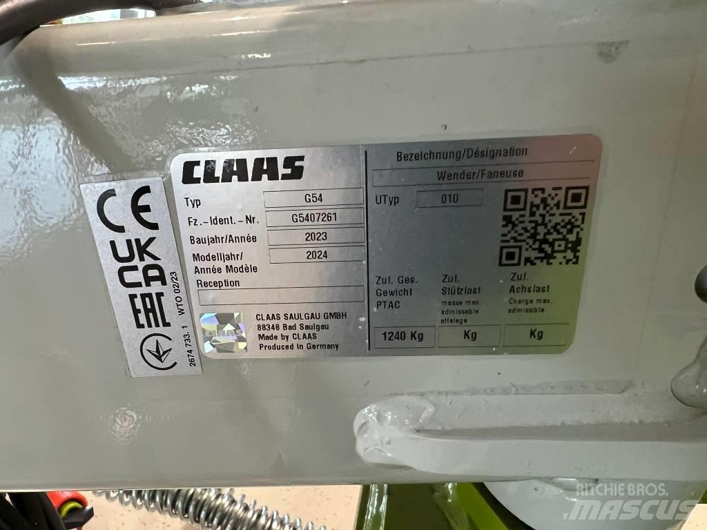 CLAAS Volto 900 犁耙和摊草机