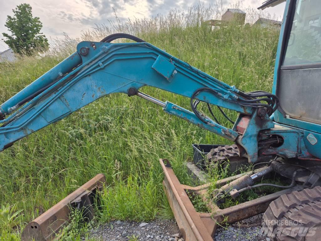 Takeuchi TB 235 小型挖掘机