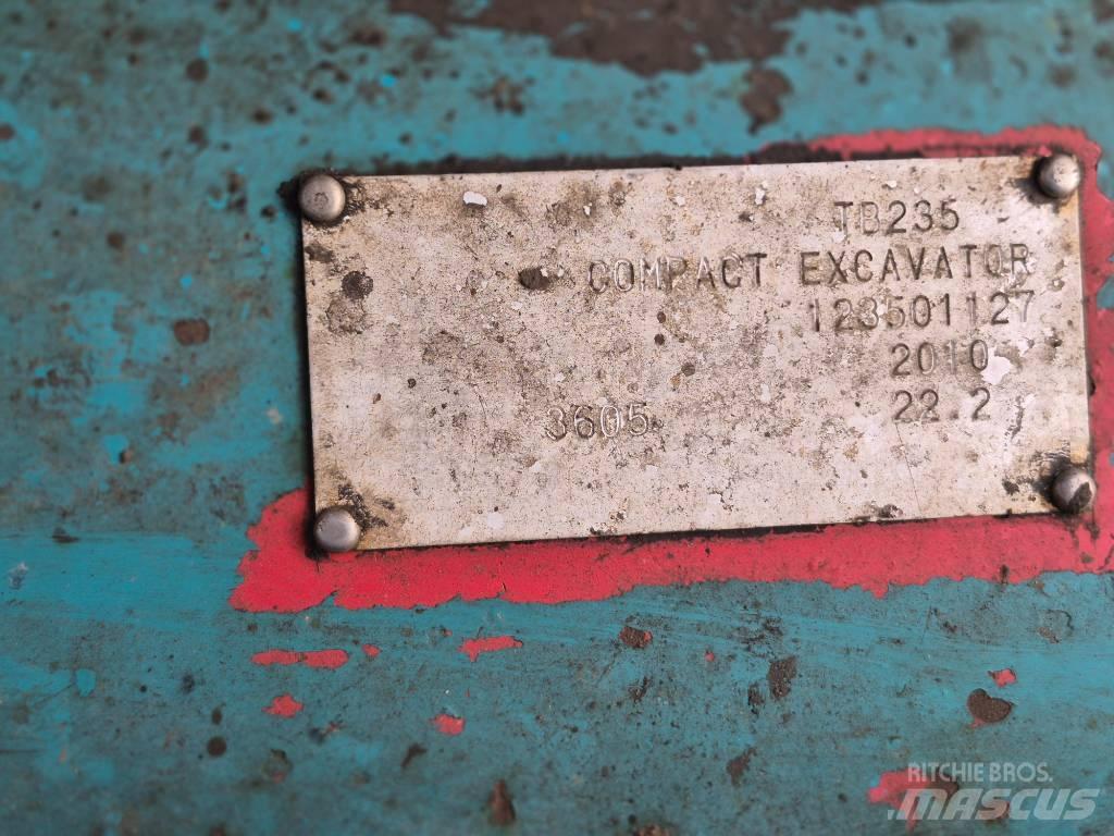 Takeuchi TB 235 小型挖掘机