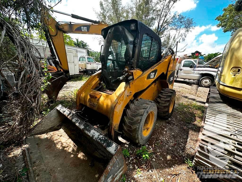 CAT 256 C 滑移装载机