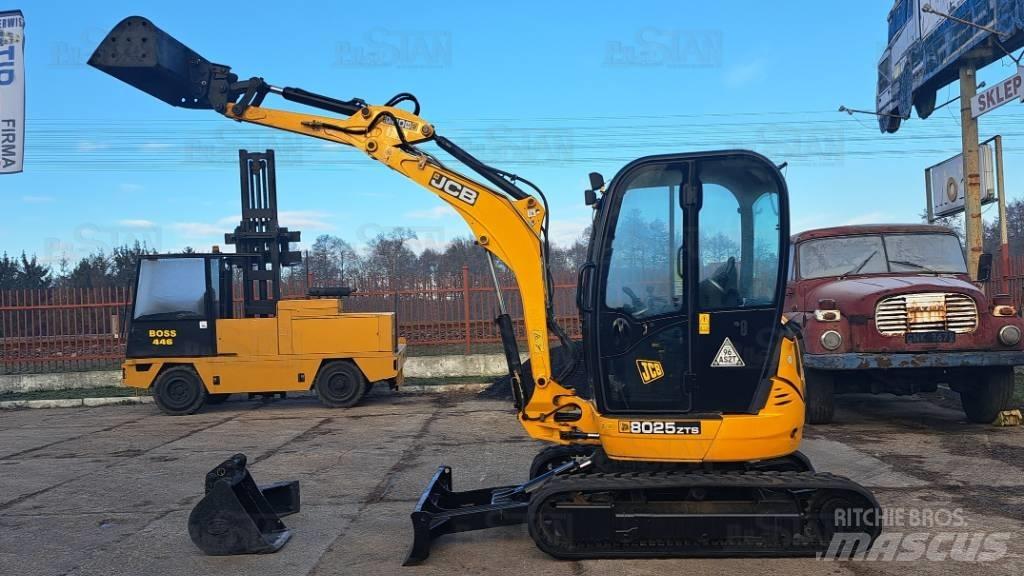 JCB 8025 ZTS 小型挖掘机