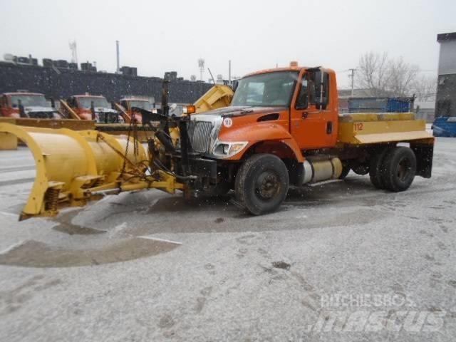 International 7400 推雪机