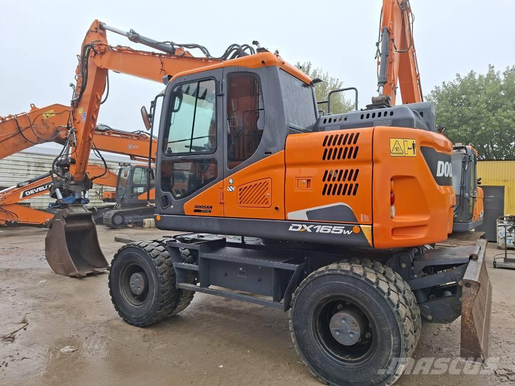 Doosan DX 165 W-5 轮式挖掘机