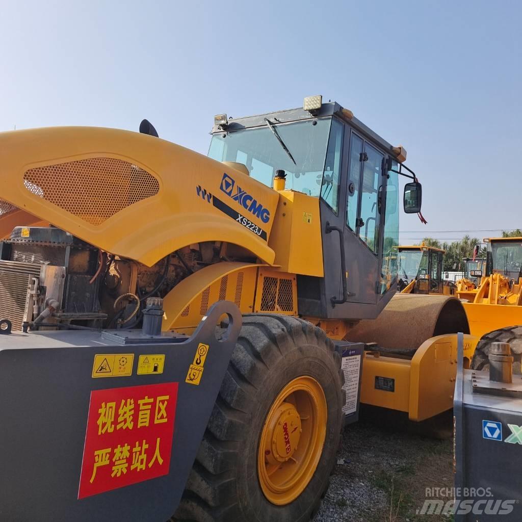 XCMG XS 223 J 单轮压路机