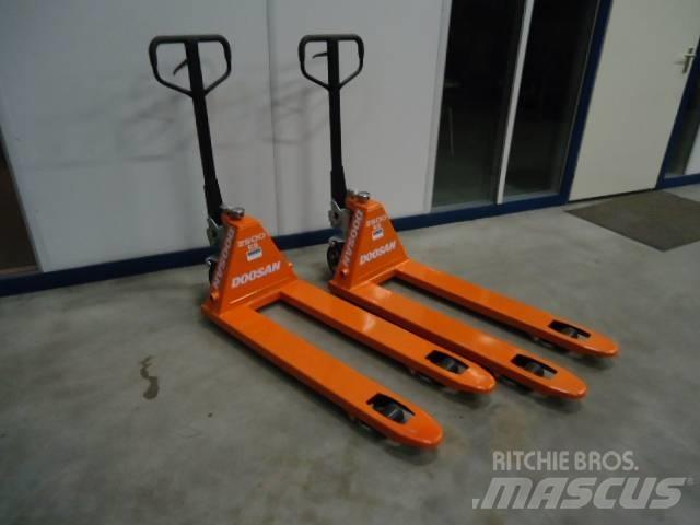 Doosan Pallettruck 手动码垛机