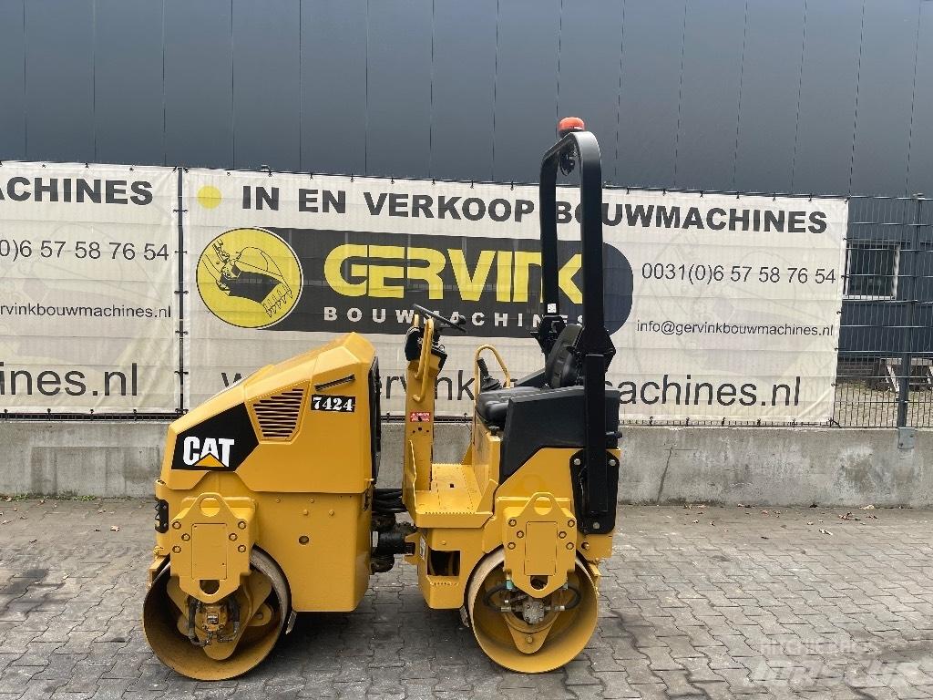 CAT CB 14 双轮压路机