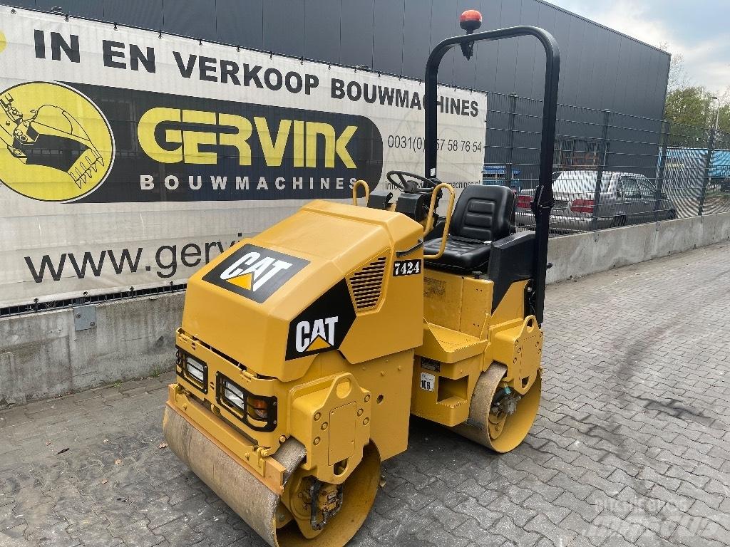 CAT CB 14 双轮压路机