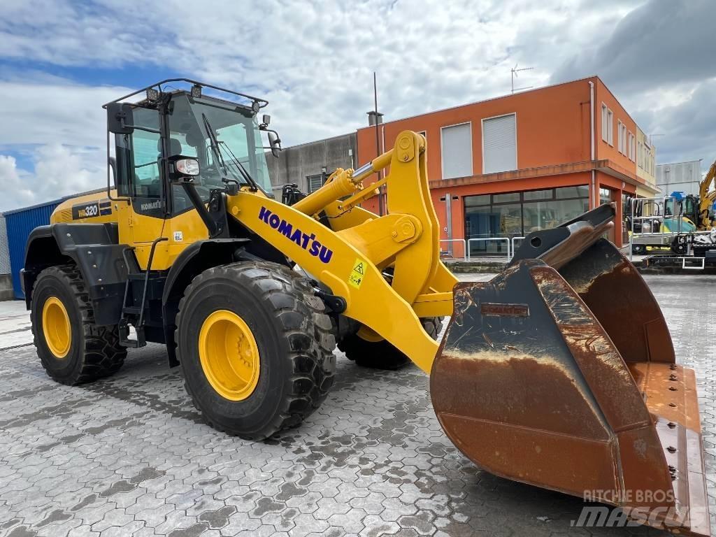 Komatsu WA320-7 轮式装载机