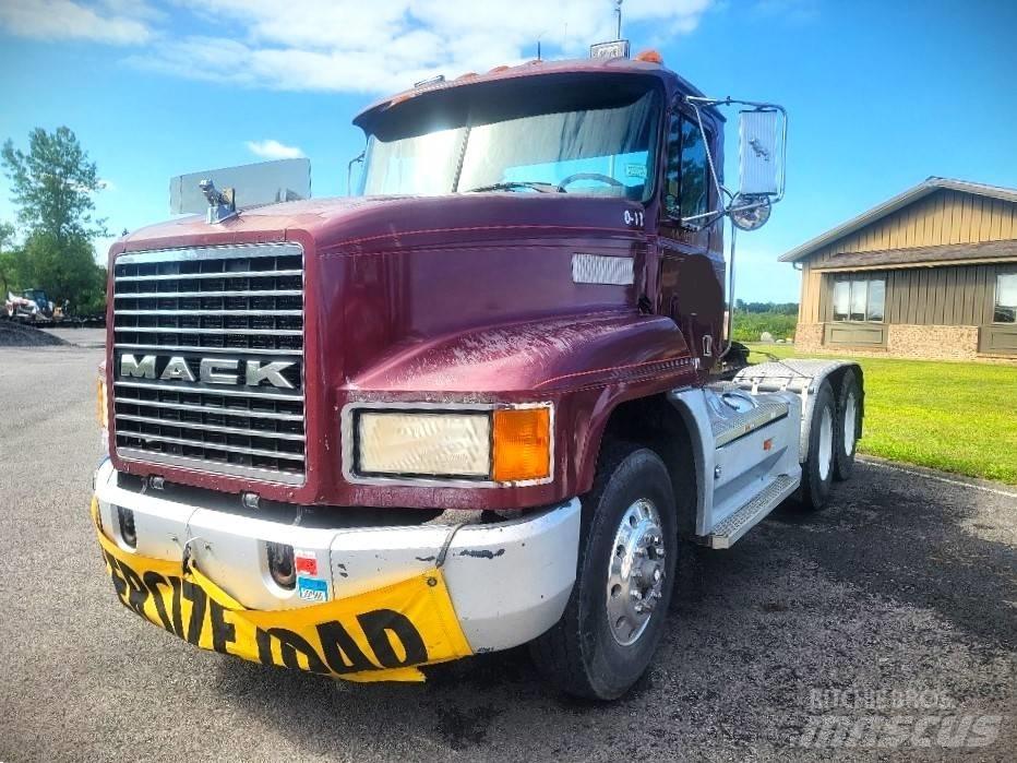 Mack CH 613 牵引车