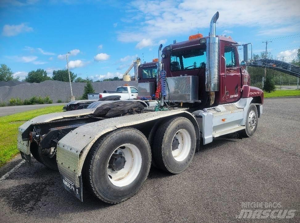 Mack CH 613 牵引车