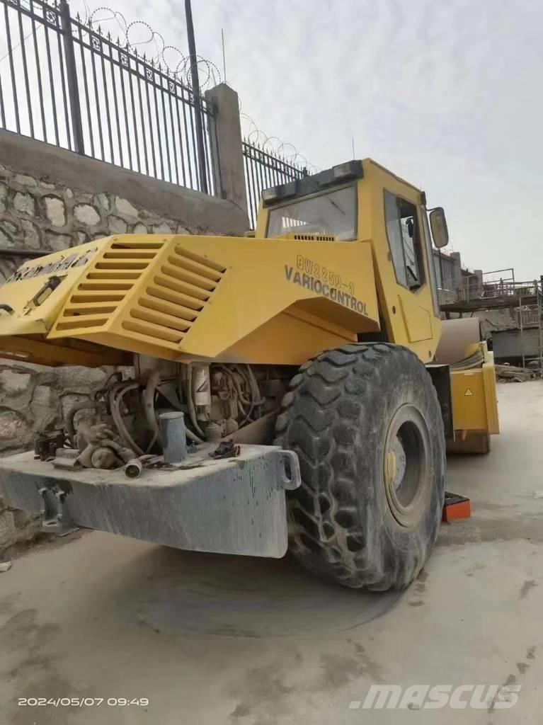 Bomag bw225d-3 双轮压路机
