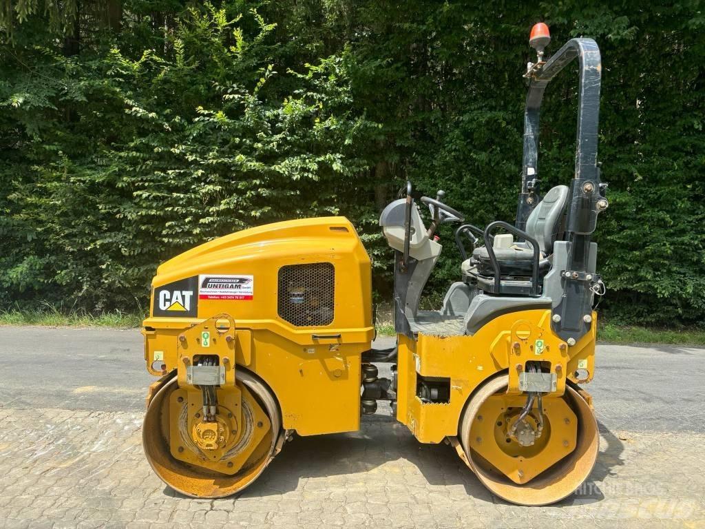 CAT CB 24 B 双轮压路机