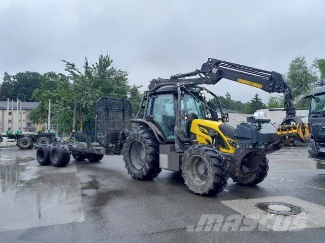 Valtra N 153 forst 林业拖拉机