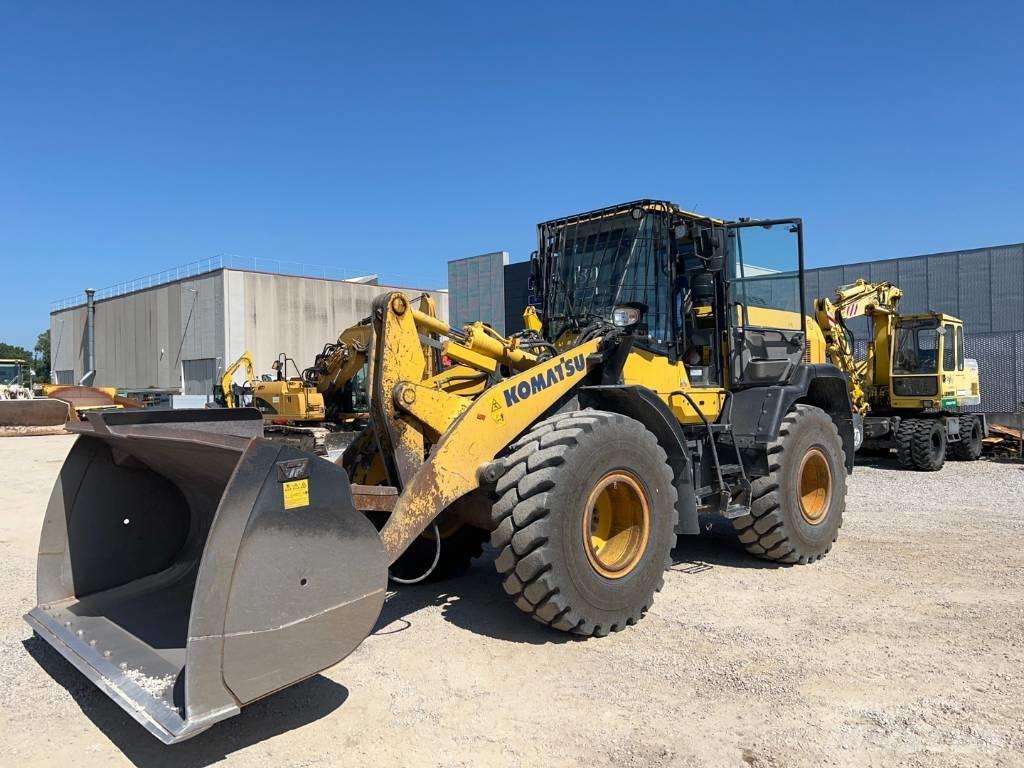 Komatsu WA 270-8 轮式装载机