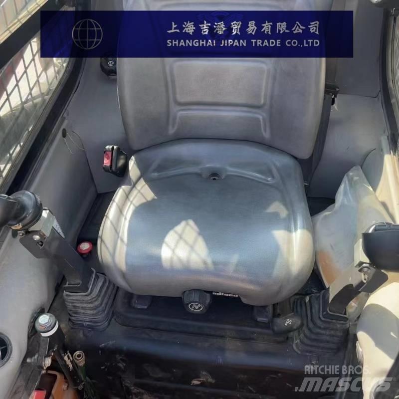 CASE TR 270 滑移装载机