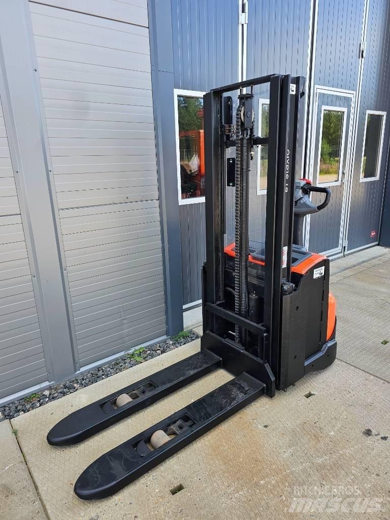 BT SWE 120 L 手推堆垛车