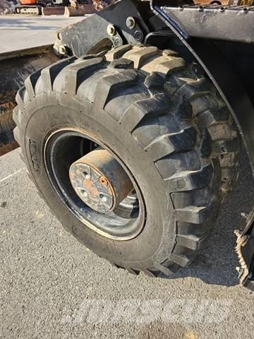 CAT M 318 F 轮式挖掘机