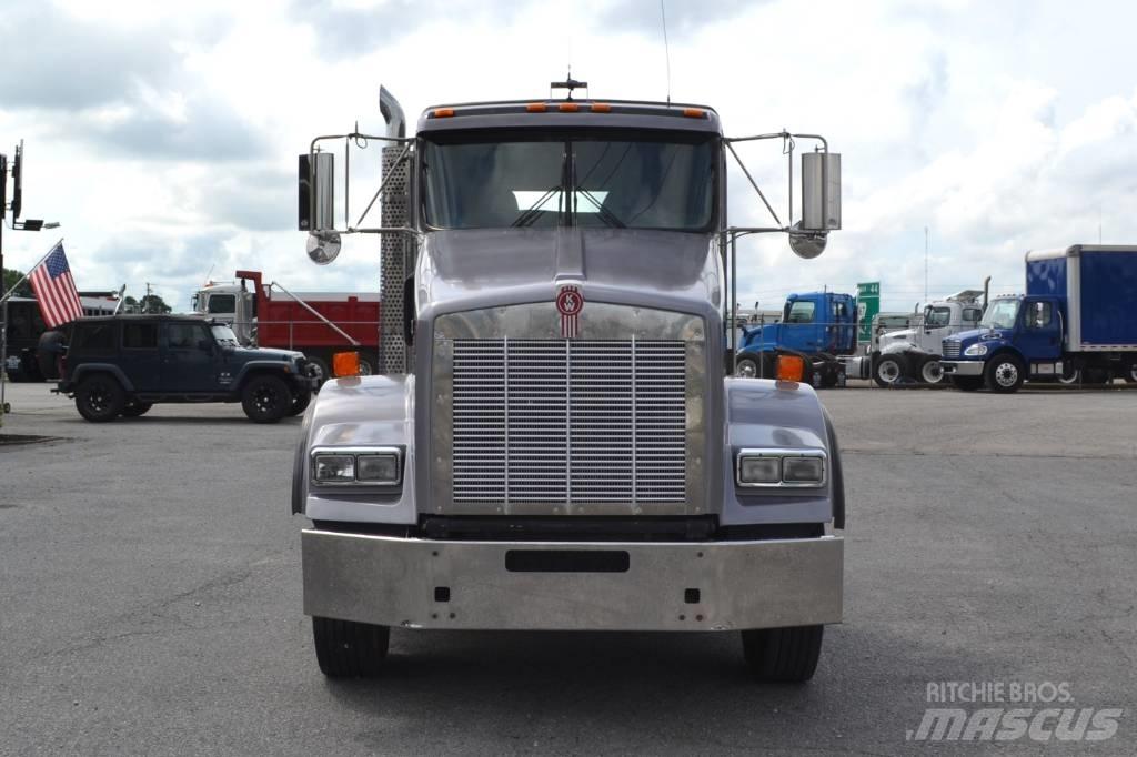 Kenworth T 800 牵引车