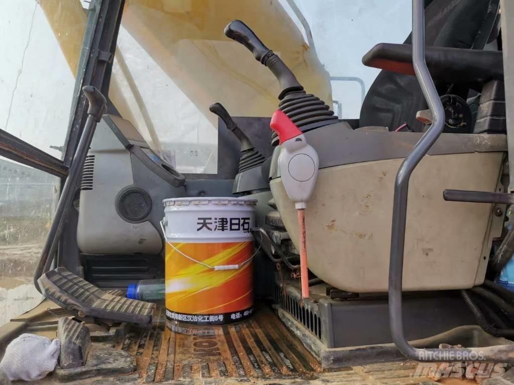 Komatsu pc200-8 履带挖掘机