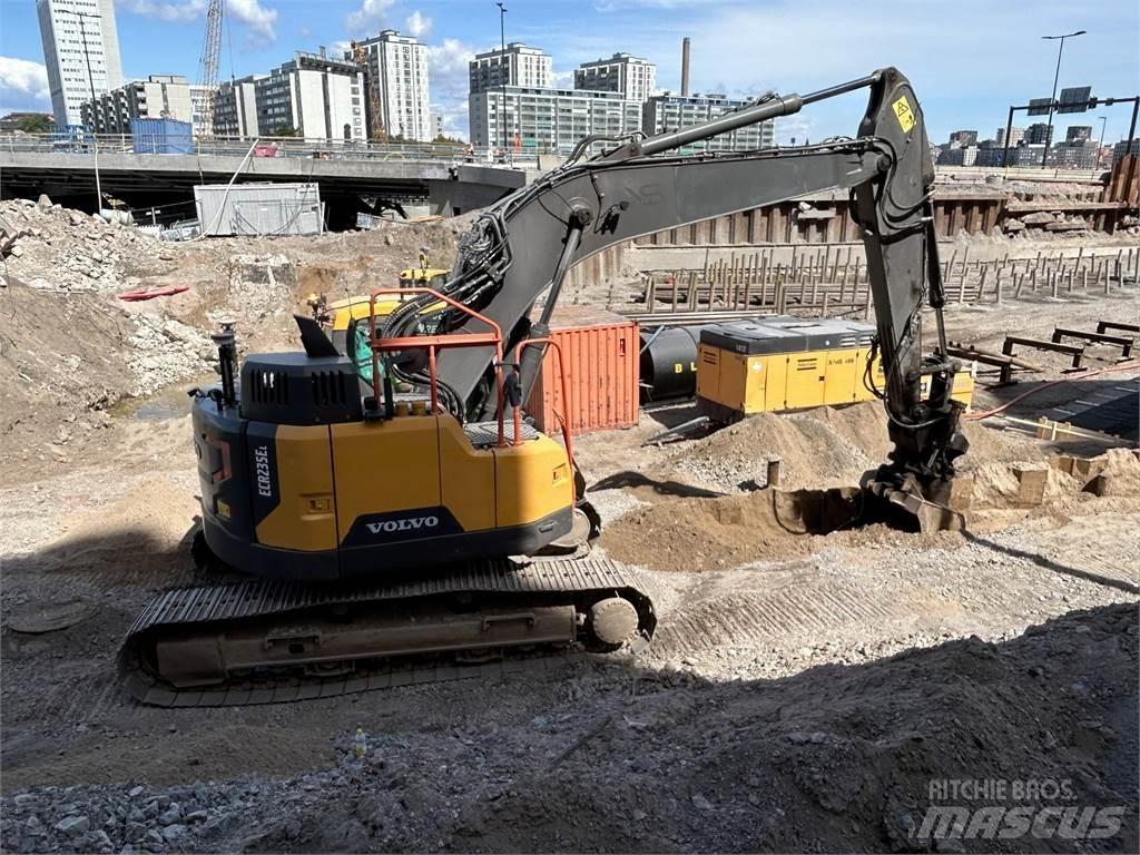 Volvo ECR235EL 履带挖掘机