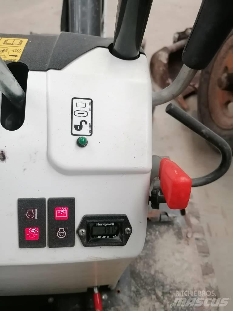 Bobcat E10Z 小型挖掘机