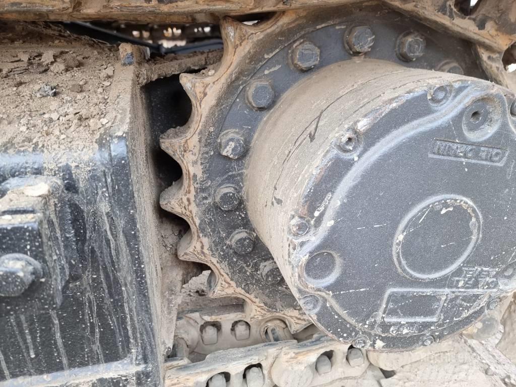 JCB JS 130 LC 履带挖掘机