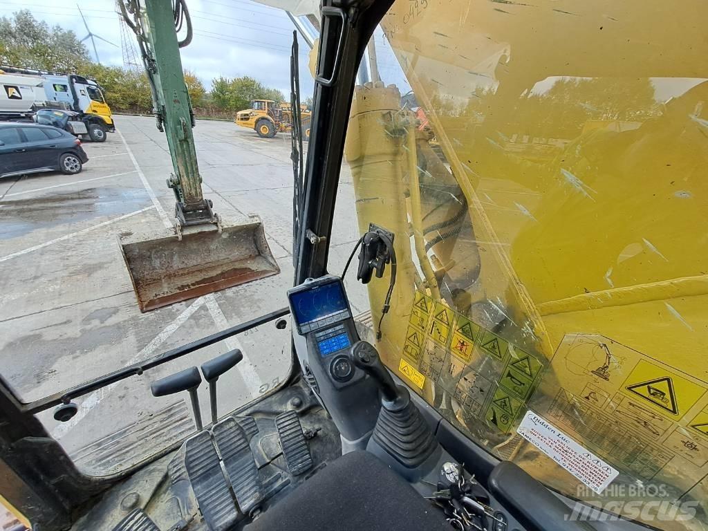 Komatsu PC228USLC-8 履带挖掘机