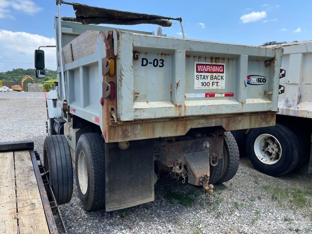 International 7300 自卸式货车