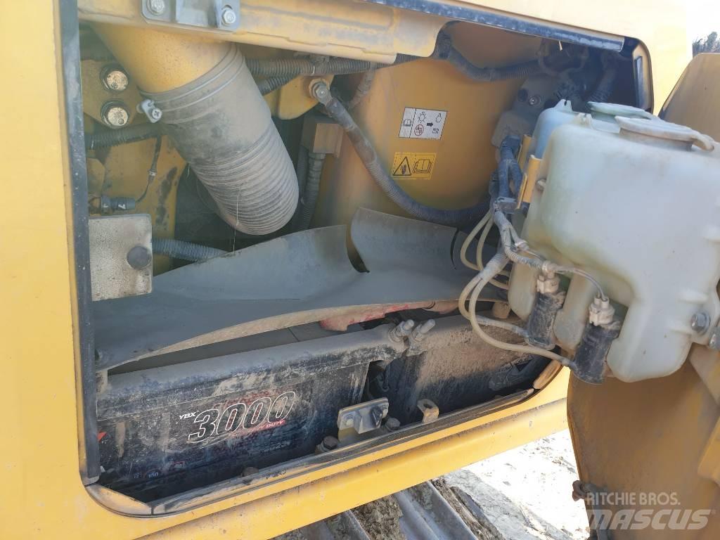 Komatsu D65PXi-18 履带式推土机