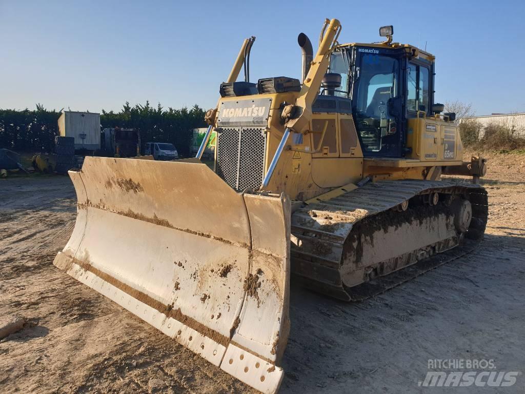 Komatsu D65PXi-18 履带式推土机