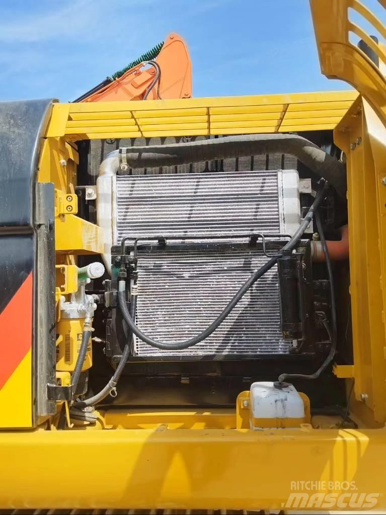 CAT 320 D 2 中型挖掘机