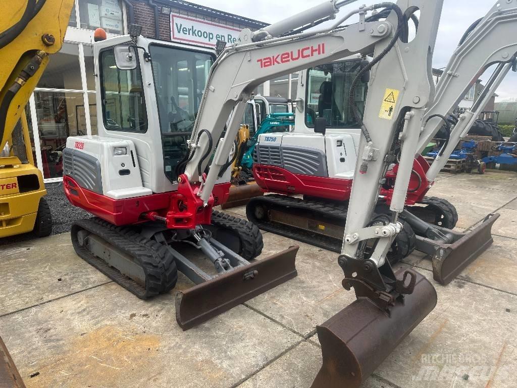 Takeuchi TB228 小型挖掘机