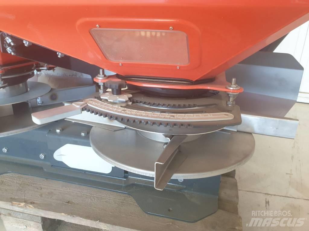 Kubota DSC 700 矿物肥料撒播机