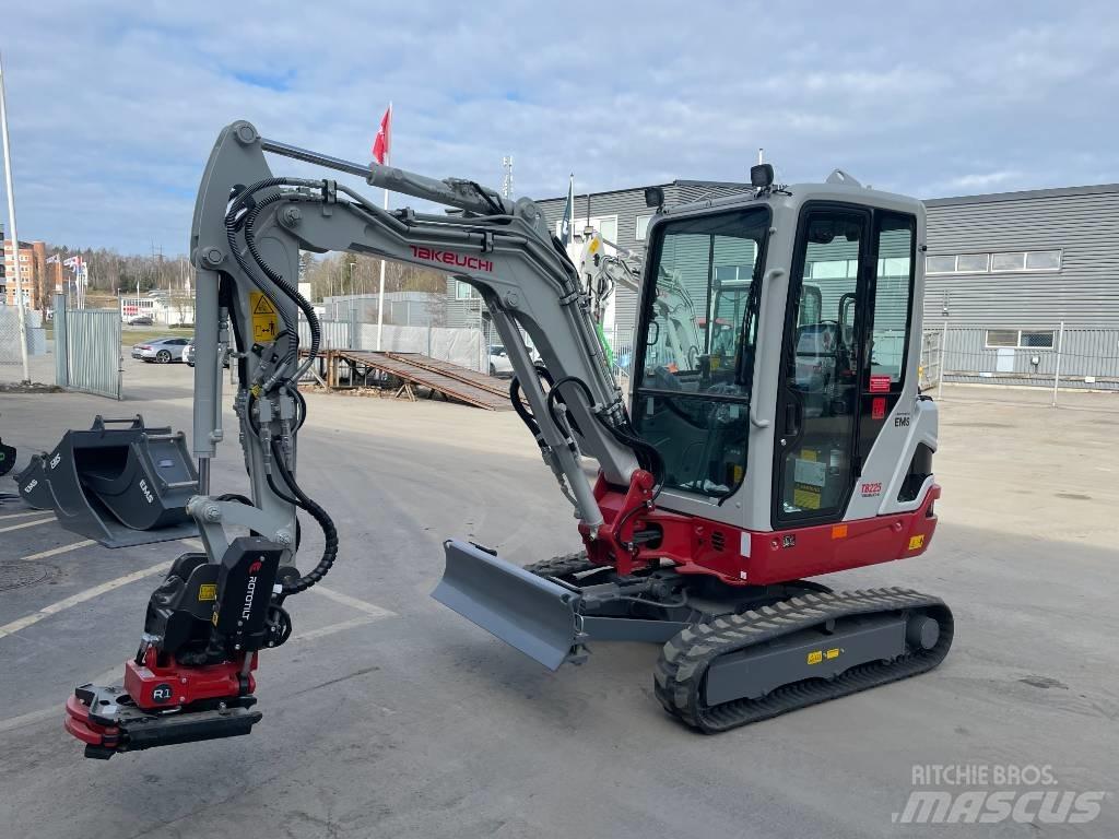 Takeuchi TB 225 小型挖掘机