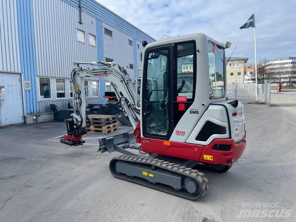 Takeuchi TB 225 小型挖掘机