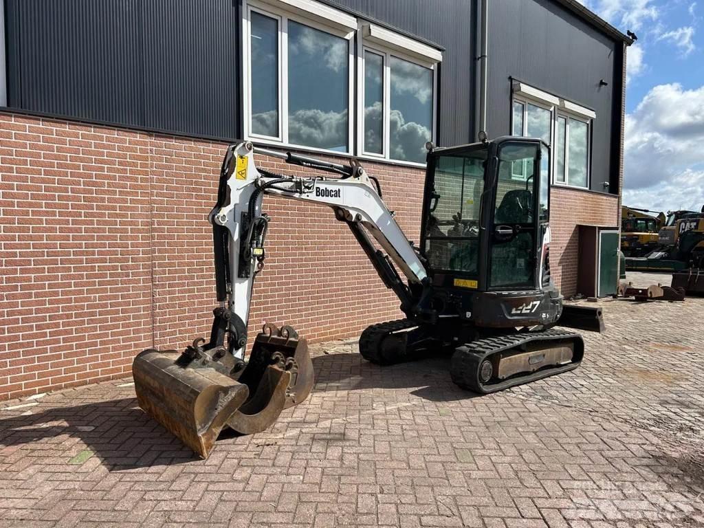Bobcat E27 小型挖掘机