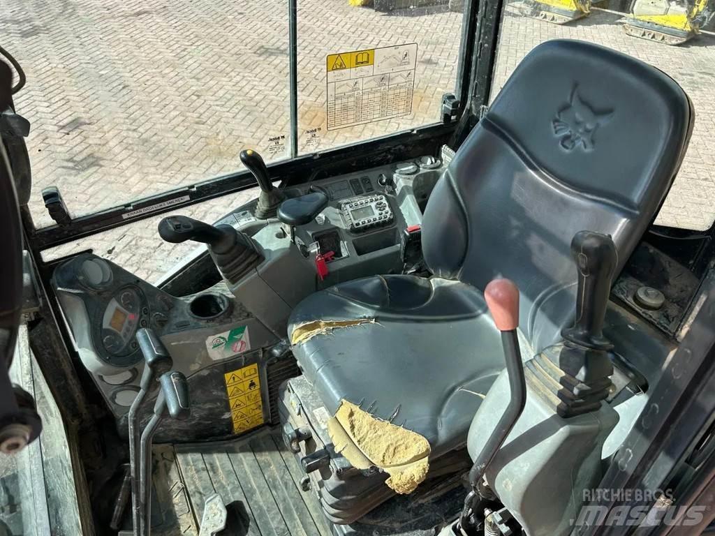 Bobcat E27 小型挖掘机