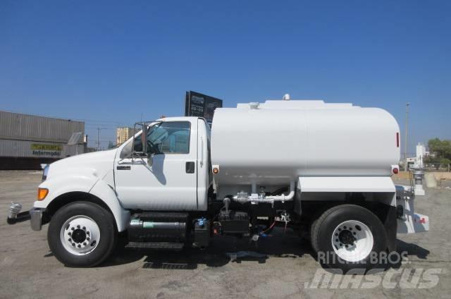 Ford F750 水罐车